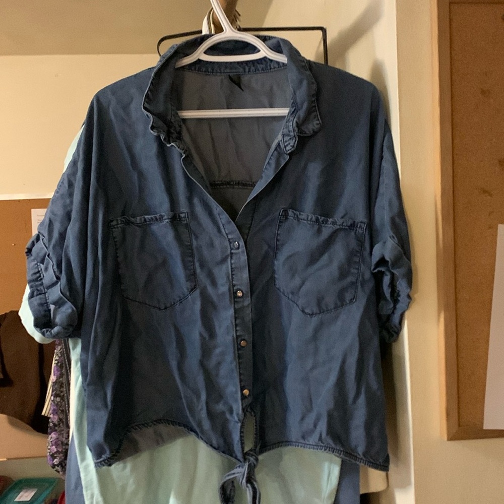 Roadrunner XXL button front short sleeve crop top*